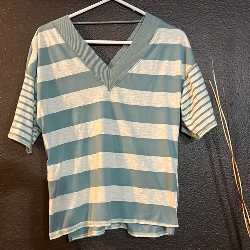 Striped v-neck tshirt